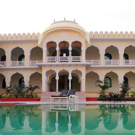 V Resorts Rajmahal Орча Екстериор снимка