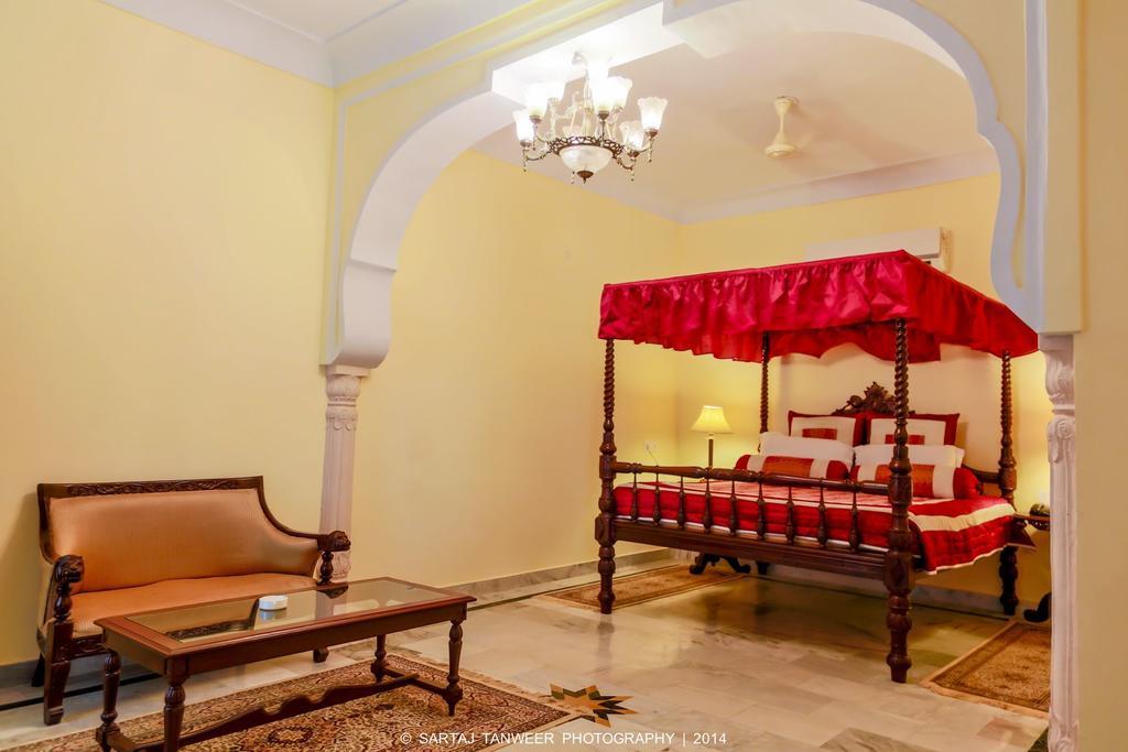 V Resorts Rajmahal Орча Екстериор снимка
