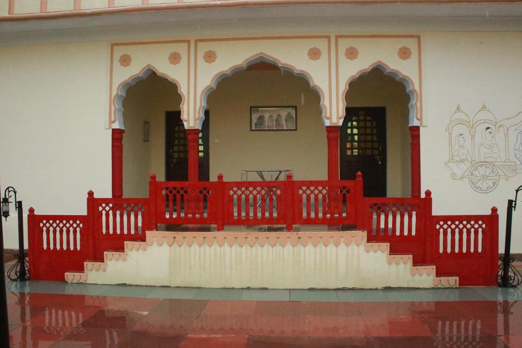 V Resorts Rajmahal Орча Екстериор снимка