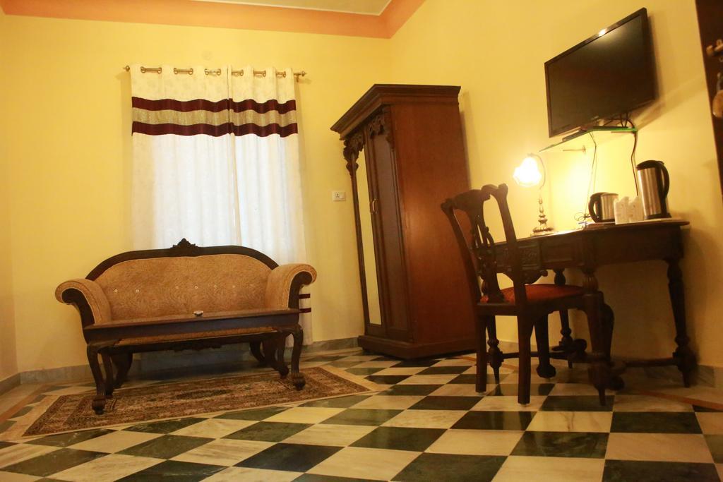 V Resorts Rajmahal Орча Екстериор снимка