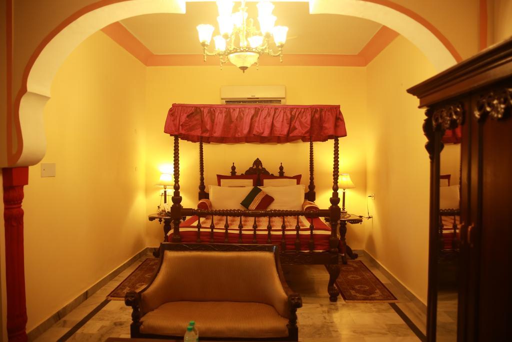 V Resorts Rajmahal Орча Екстериор снимка