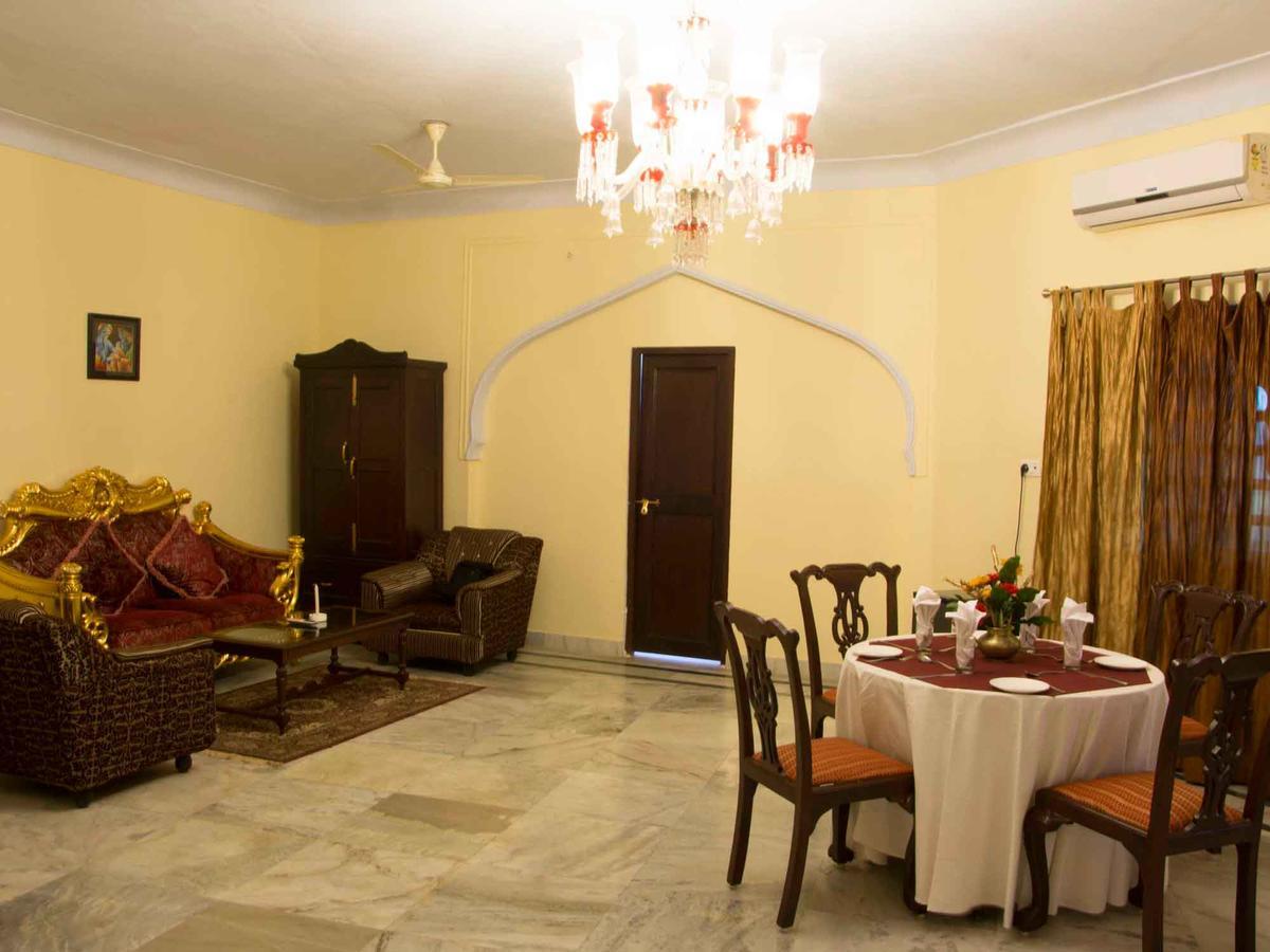 V Resorts Rajmahal Орча Екстериор снимка