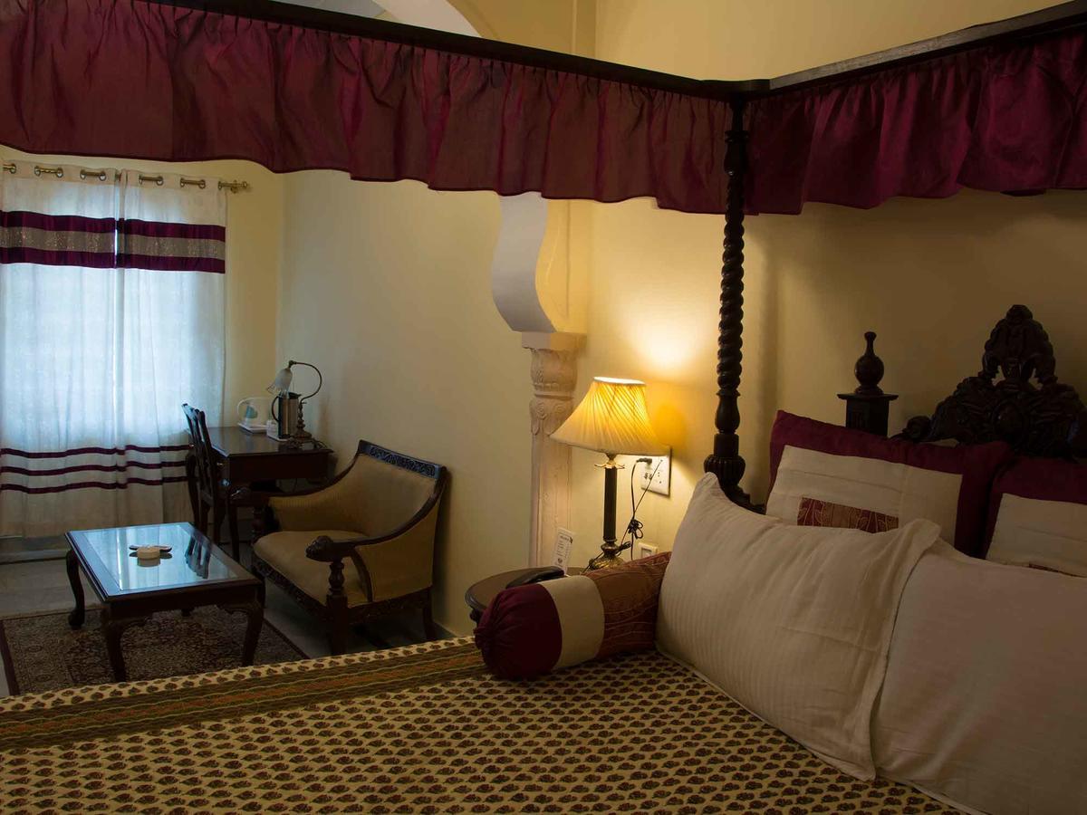 V Resorts Rajmahal Орча Екстериор снимка