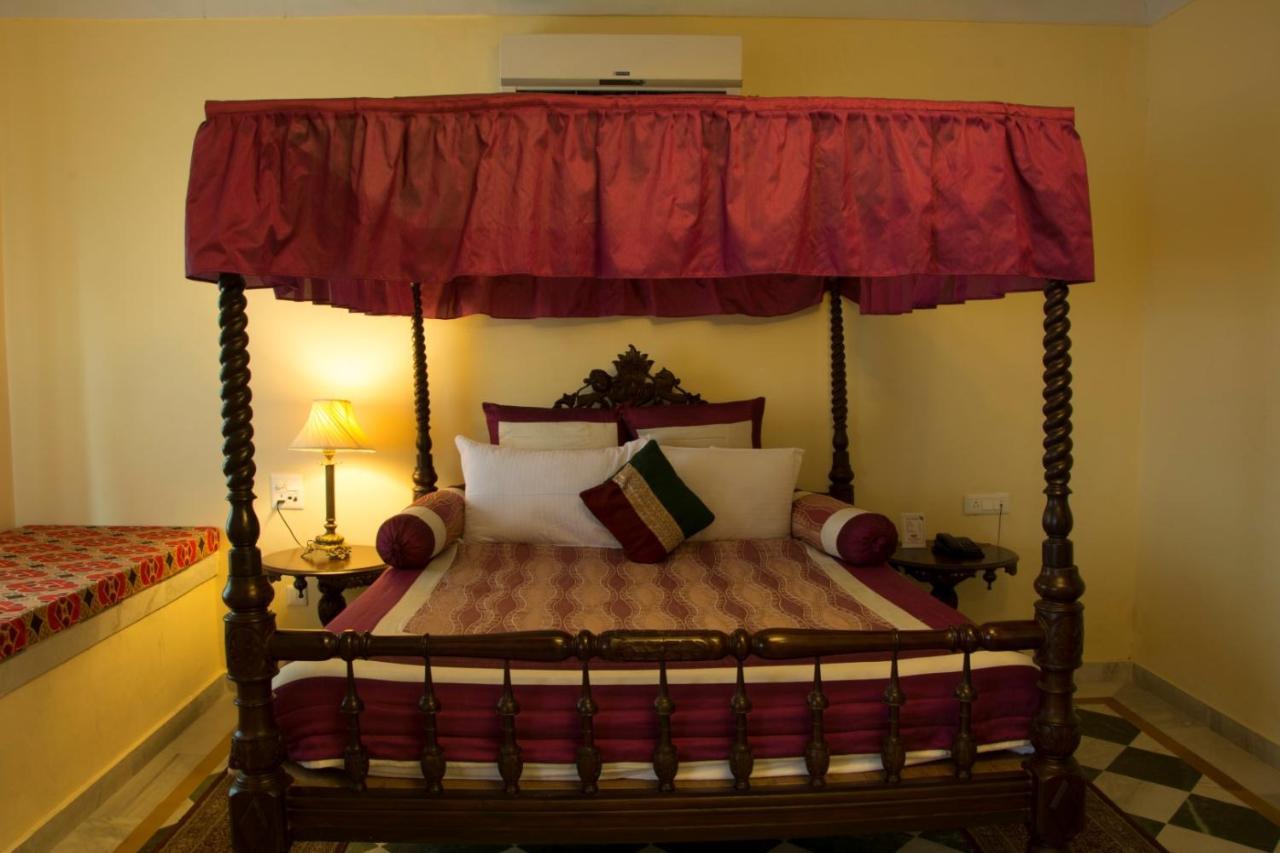 V Resorts Rajmahal Орча Екстериор снимка