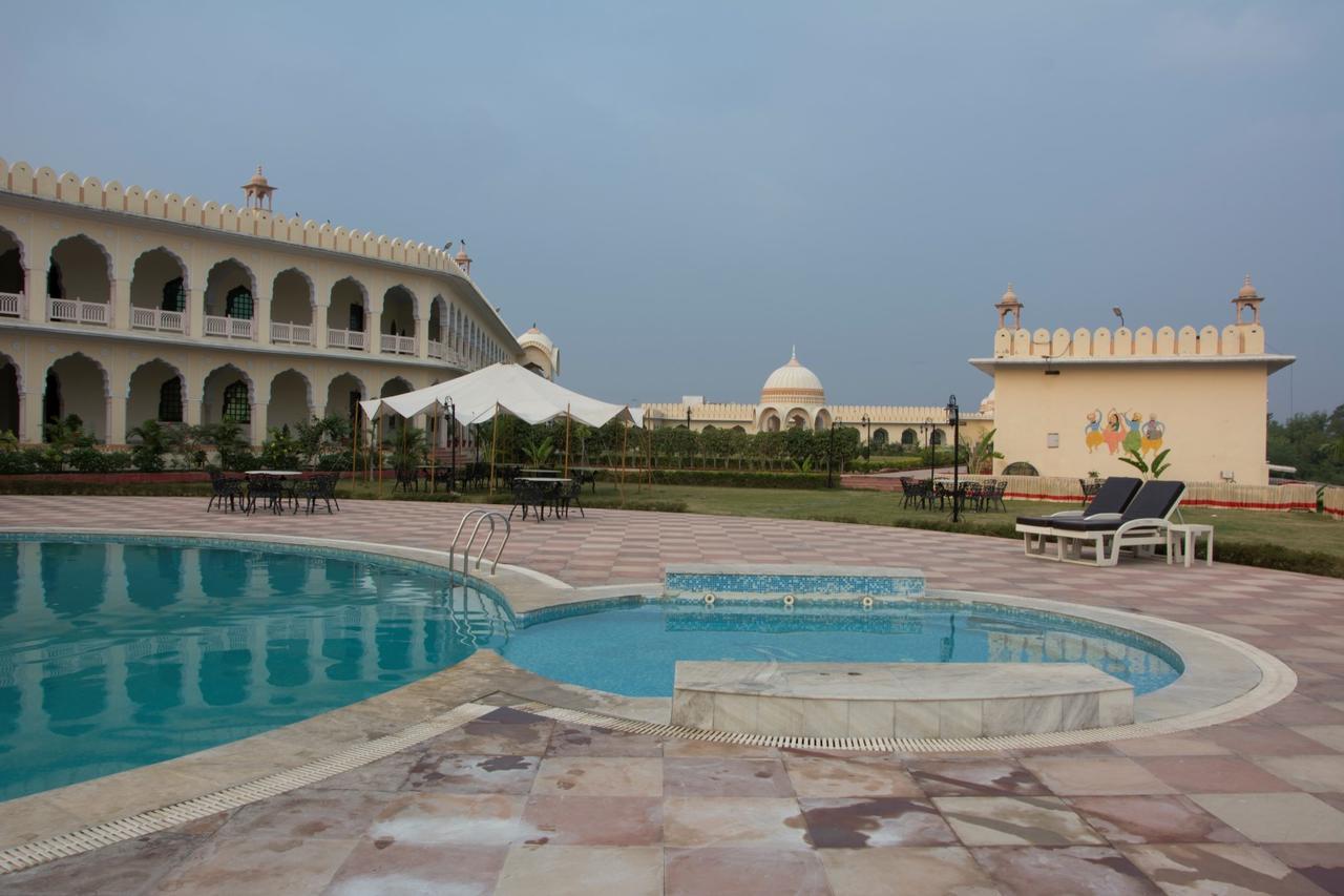 V Resorts Rajmahal Орча Екстериор снимка