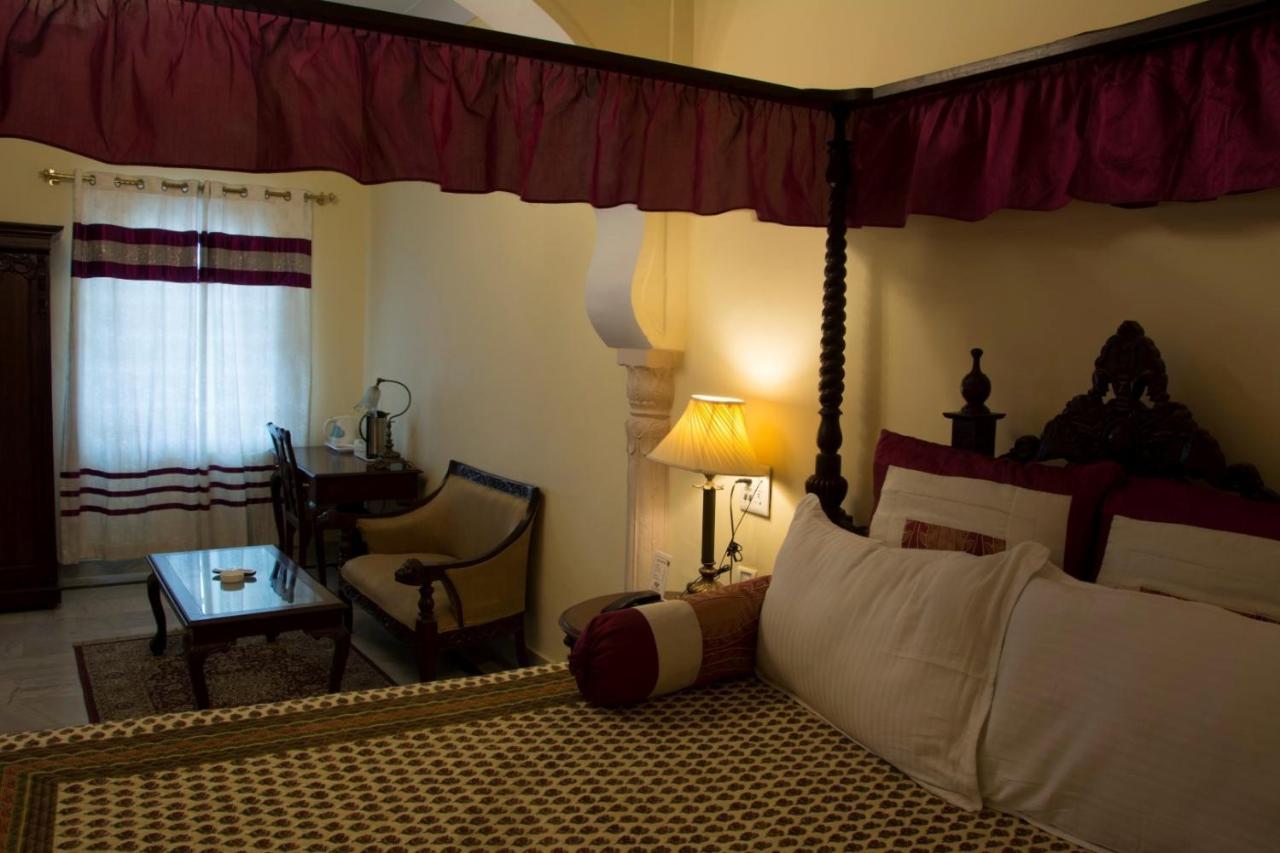 V Resorts Rajmahal Орча Екстериор снимка