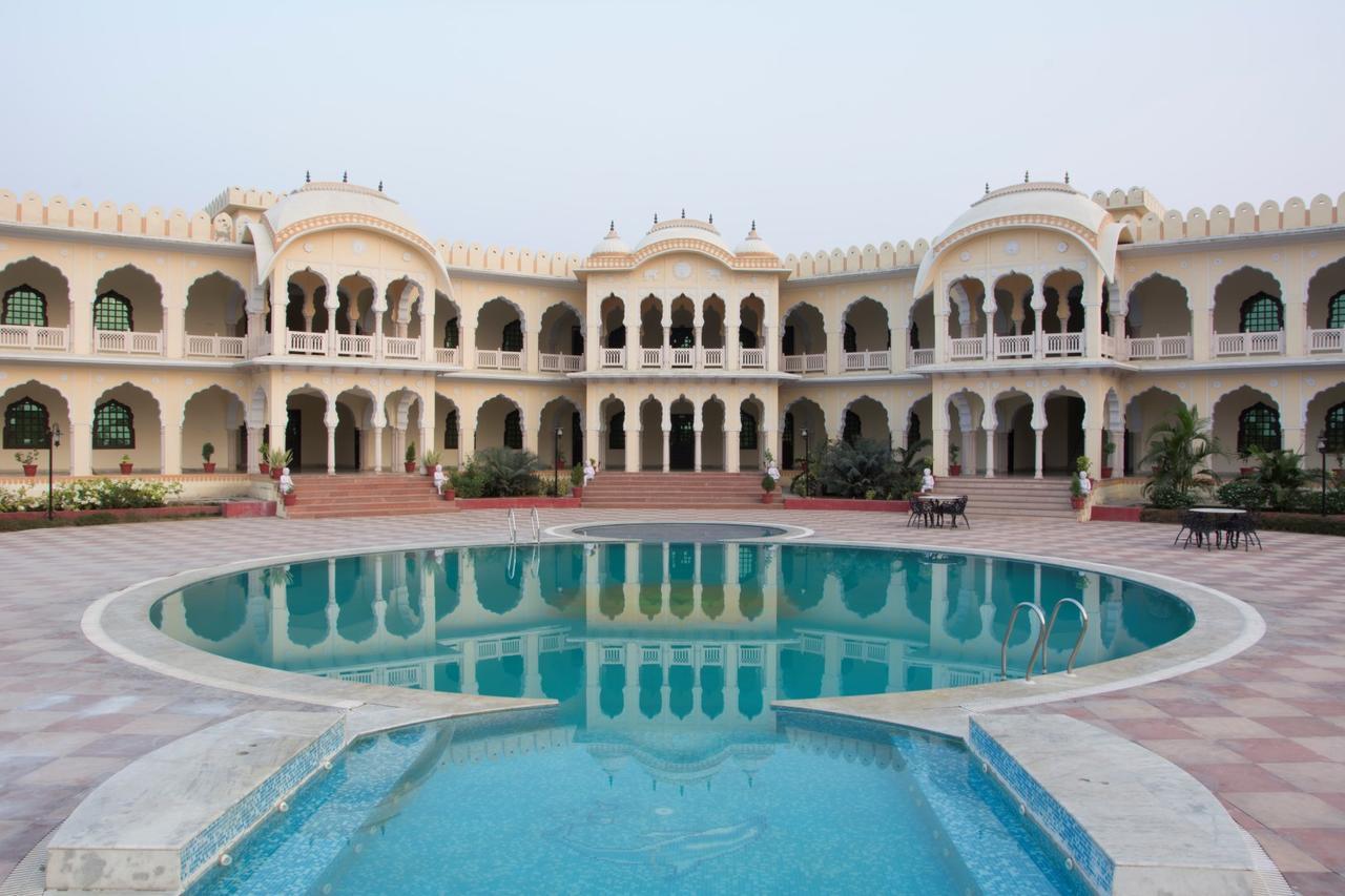 V Resorts Rajmahal Орча Екстериор снимка