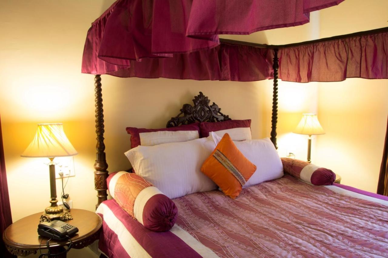 V Resorts Rajmahal Орча Екстериор снимка