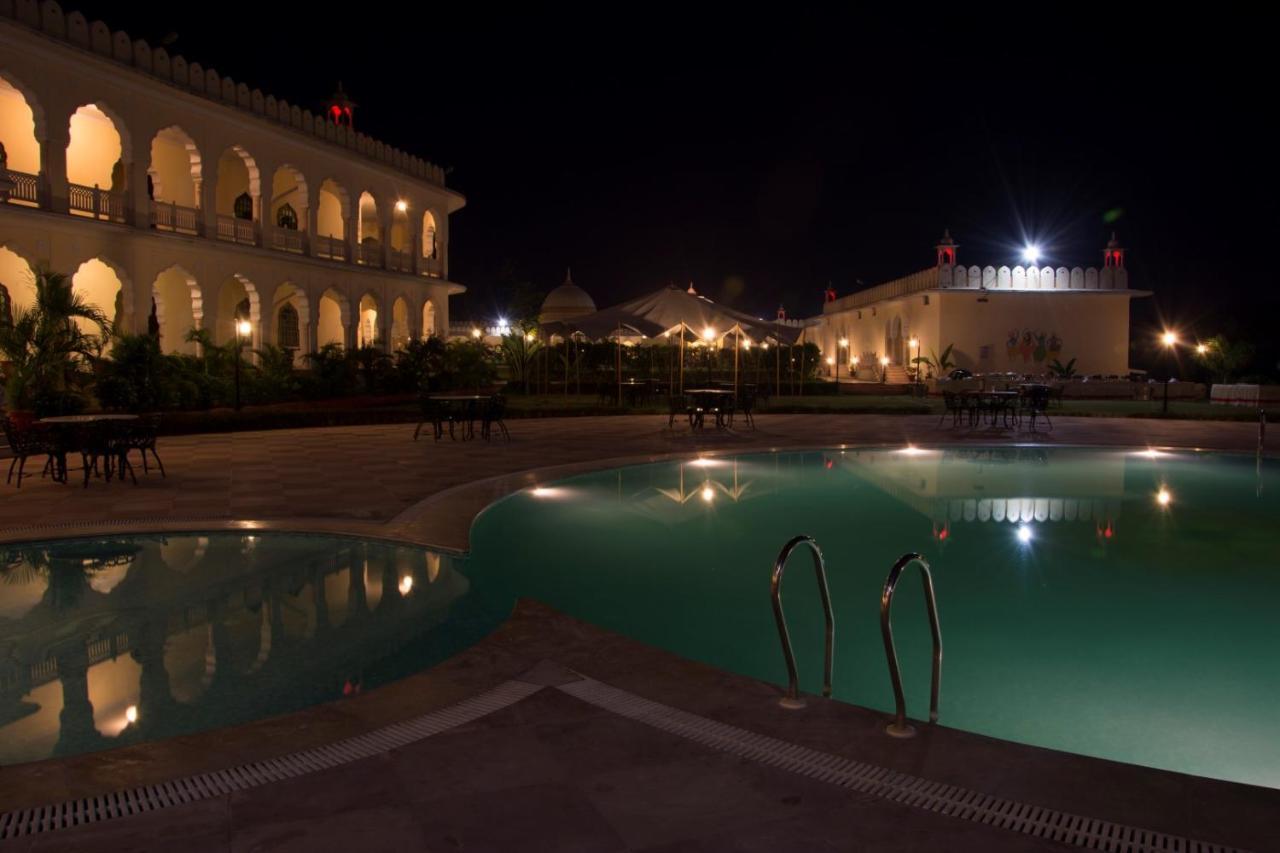 V Resorts Rajmahal Орча Екстериор снимка