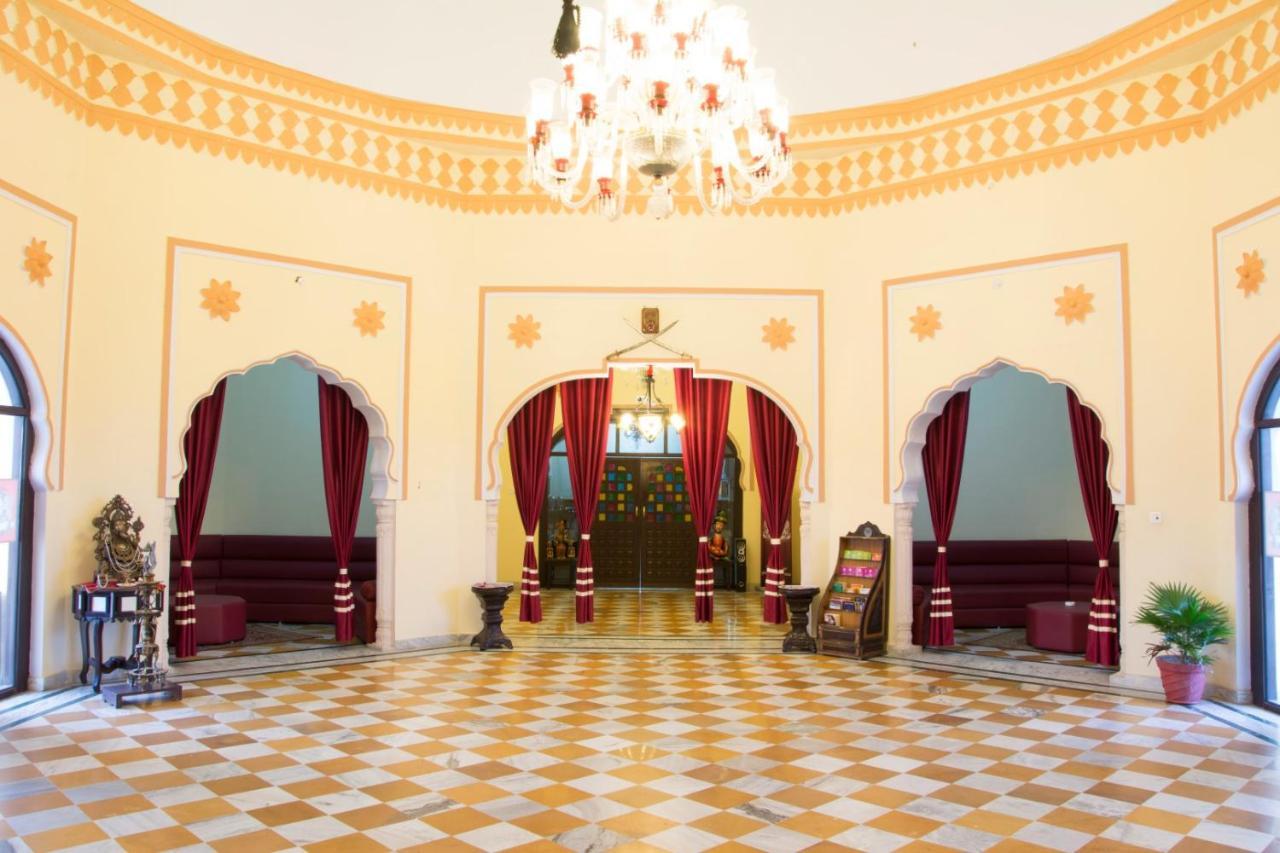 V Resorts Rajmahal Орча Екстериор снимка