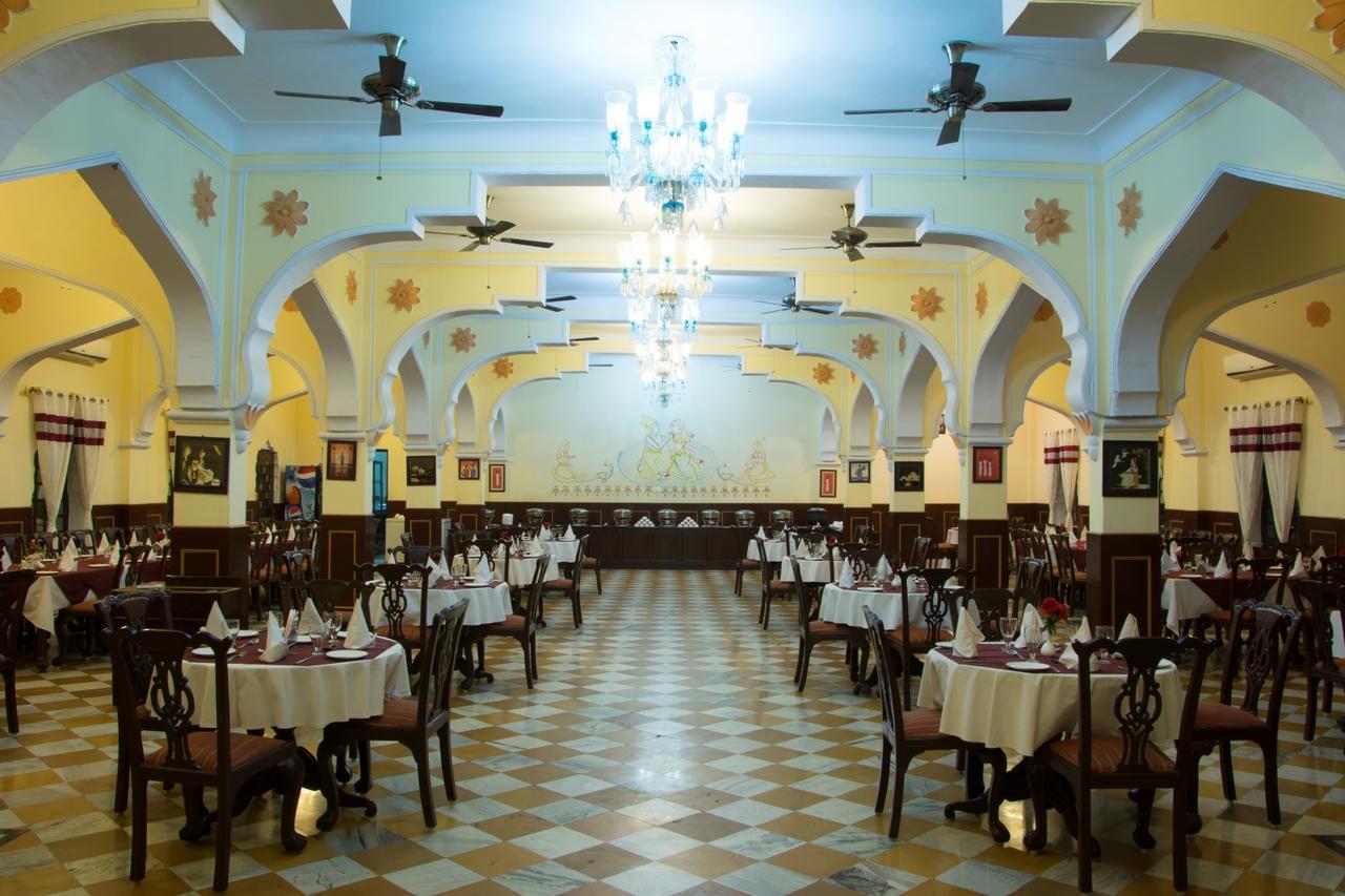 V Resorts Rajmahal Орча Екстериор снимка